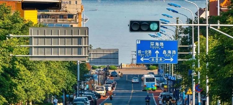 SFEEL设计师酒店(威海北站欧乐坊店)图片