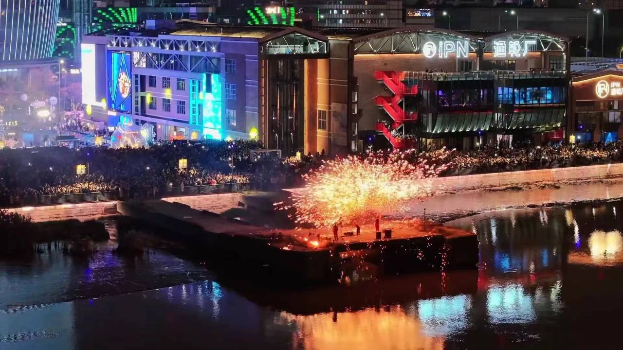 宁波三江口外滩书城亚朵酒店图片