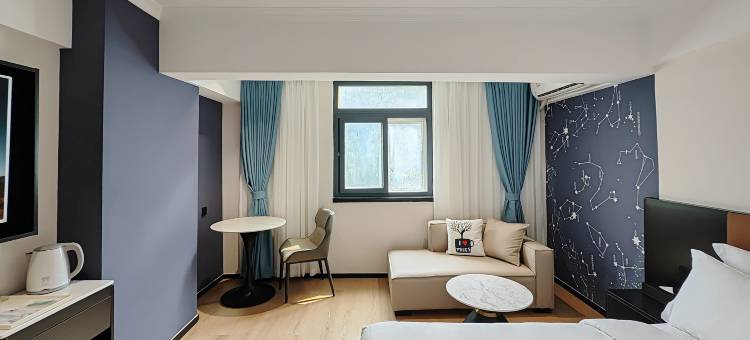 八号季酒店公寓(深圳华强北华新地铁站店)图片