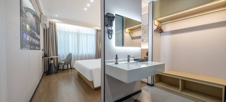 柳州凯尔曼酒店(窑埠古镇城中万达广场店)图片