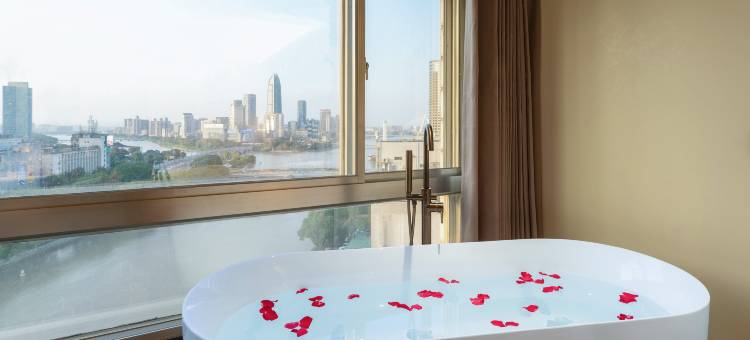 EZ Boomtel 逸宿泊庭酒店(宁波老外滩天一广场店)图片