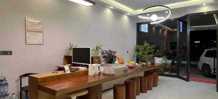 森吉尼达·洛河山舍(拖顶店)图片