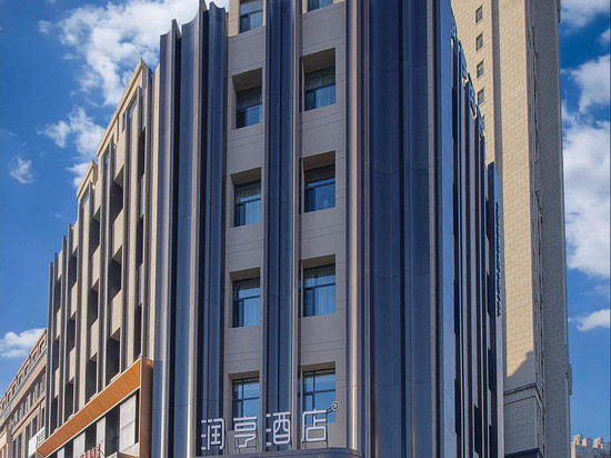 润亨酒店(哈尔滨群力远大体育公园地铁站店)