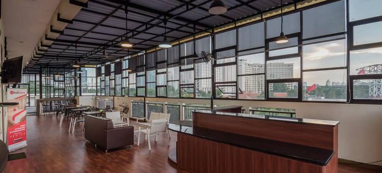 RedDoorz Plus near Semanggi图片