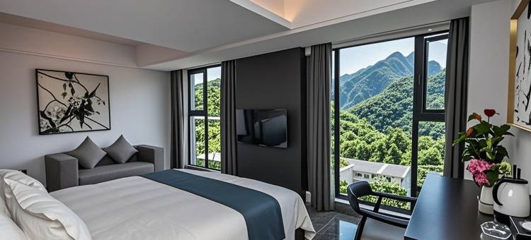 张家界牛管家现代客栈(天门山国家森林公园店)图片
