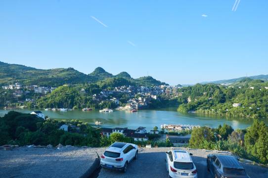 江畔芙蓉观景民宿