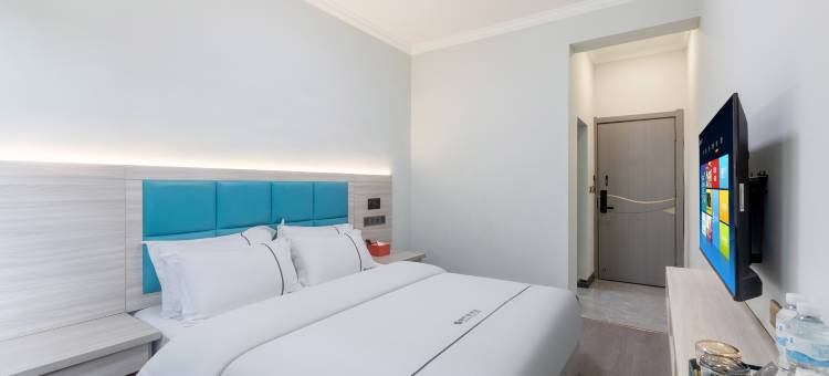 蒙自四叶草酒店(南湖公园新天地步行街店)图片