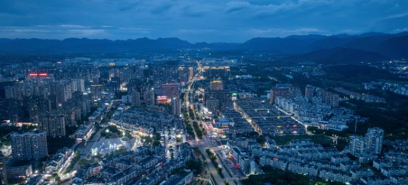 艺龙玺程国际酒店(天台山高铁站店)图片