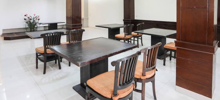 汤豪斯奥克J&b古农萨哈里(Townhouse Oak J&b Gunung Sahari)图片