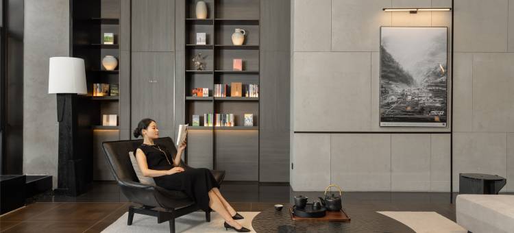 忻州古城酒吧街亚朵酒店图片