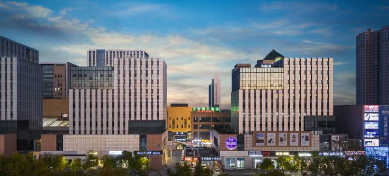 艺龙瑞云酒店(许昌胖东来天使城店)图片