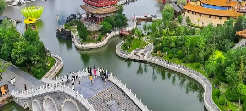 無二·暖民宿(开封清明上河园万岁山武侠城店)图片