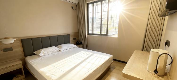 月白屋上民宿(广元澳源体育中心川北幼专店)图片