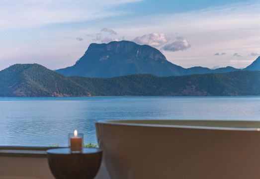 閲时·泸沽湖在川首席全湖胜景设计师度假酒店（摩梭女神全景店）外景图