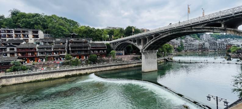 在路上江景民宿(凤凰古城店)图片