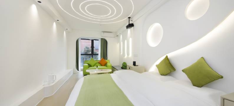 宿小生设计师酒店(成都双凤桥地铁站店)图片