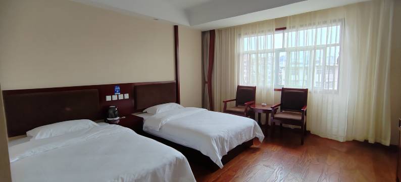 罗平金谷泰佳SPA酒店图片