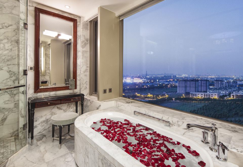 Ramada Plaza by Wyndham Kunshan Qiandeng Hotel Overview