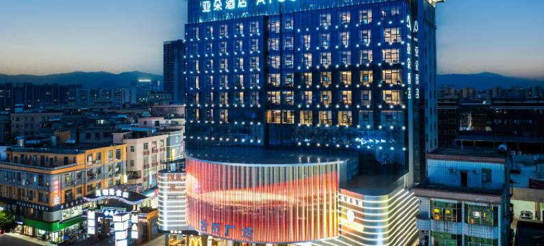 广州花都狮岭大道中亚朵酒店图片