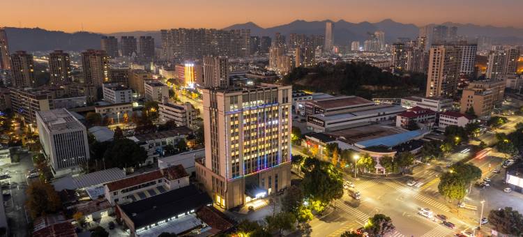 桐庐富春江丽杭酒店(中心广场店)图片