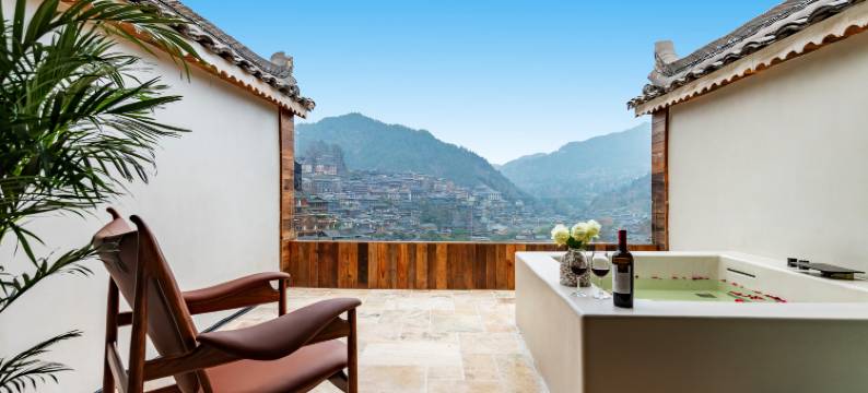 鸾喜·揽村设计师民宿(西江千户苗寨店)图片