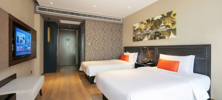 杭州西湖风景区龙翔桥地铁站和颐至尊酒店图片