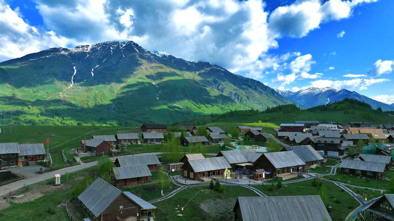 深山见·御岭庭院|不晚·270°雪山观景度假民宿(禾木风景区店)