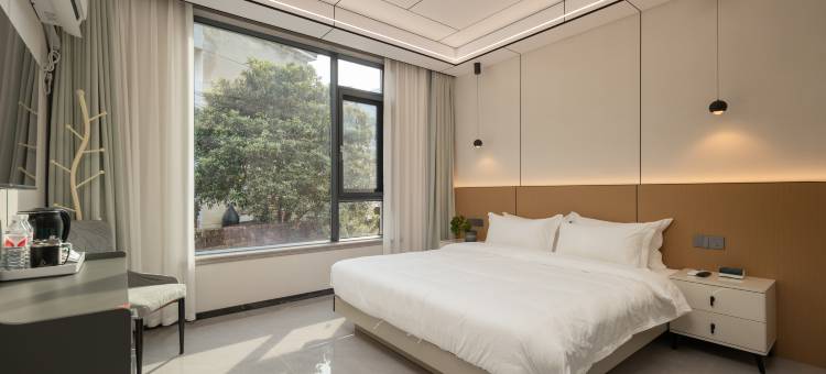 花筑·枫林晚民宿(桐庐OMG心跳乐园店)图片