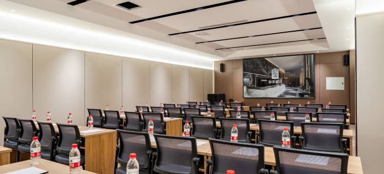 如家精选PLUS酒店(呼和浩特大召寺塞上老街店)图片