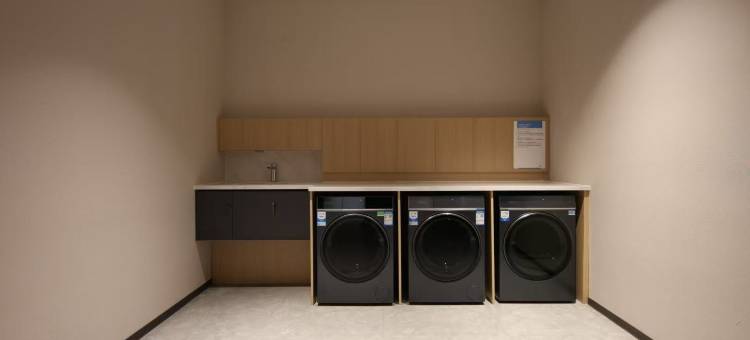 艺龙安云酒店(乌海高铁站滨河店)图片