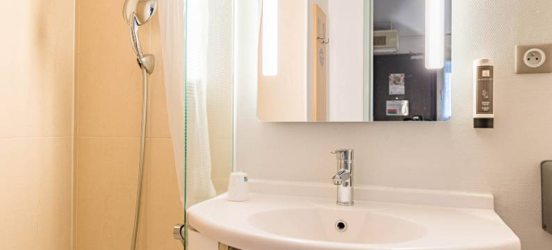 图尔北卢瓦河谷B&B住宿加早餐酒店(B&B Hôtel Tours Nord 1 Val de Loire)图片