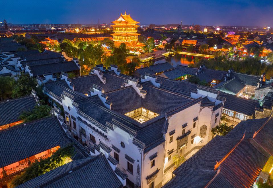 Swan Lake Inviting Moon Paviloin Hotel(Taierzhuang Ancient City Scenic Area) over view