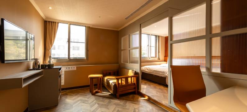 露夏旅社｜納康商旅图片