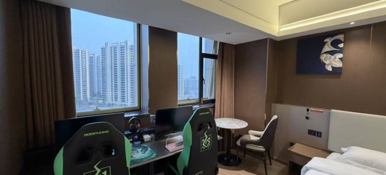 青肆·红枫云筑民宿(碰头荟瑞丰商博城店)图片