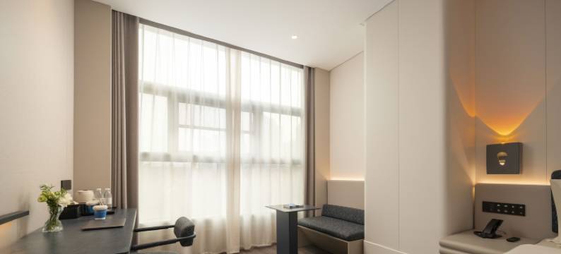 上海南京西路人民广场地铁站轻居酒店图片