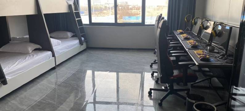 爱优电竞民宿(黄金大道郑港创业总部店)图片