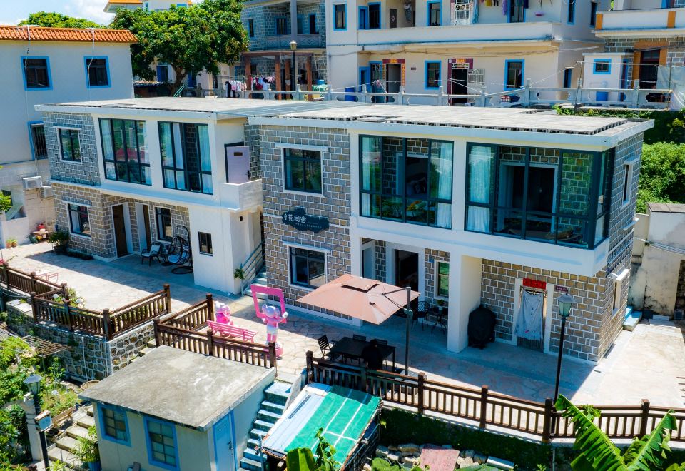 Lanchao Huajianshe Homestay (Zhuhai Guishan Island)Hotel Overview