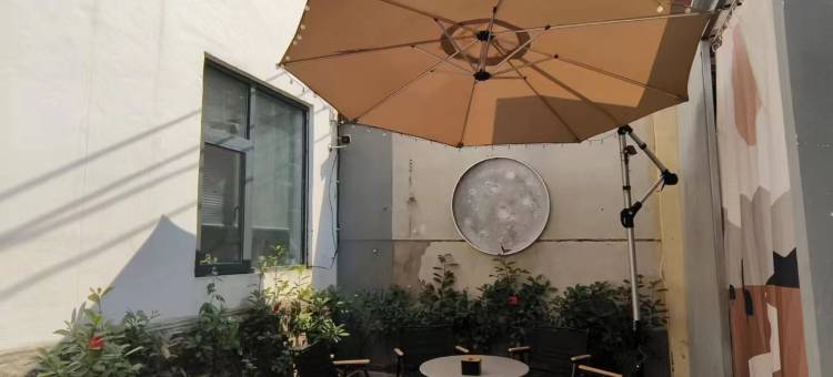 简一·庭院式烧烤酒店(清明上河园万岁山武侠城店)图片