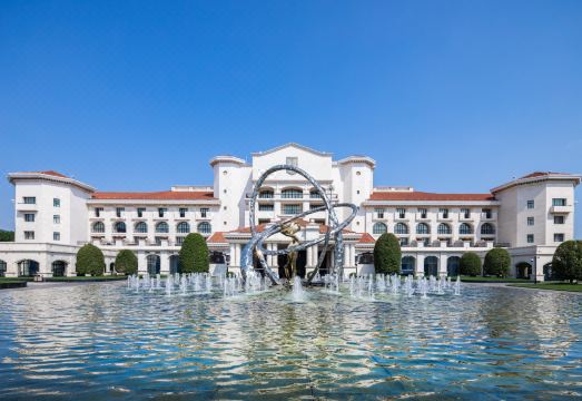 Suning Zhongshan Golf Resort Hotel Overview