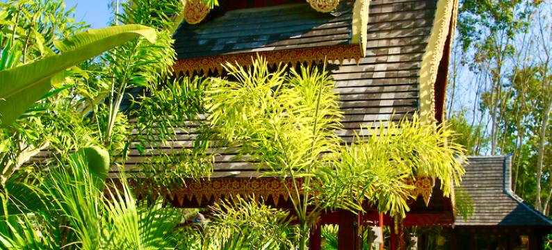 春满西双·吊脚楼图片