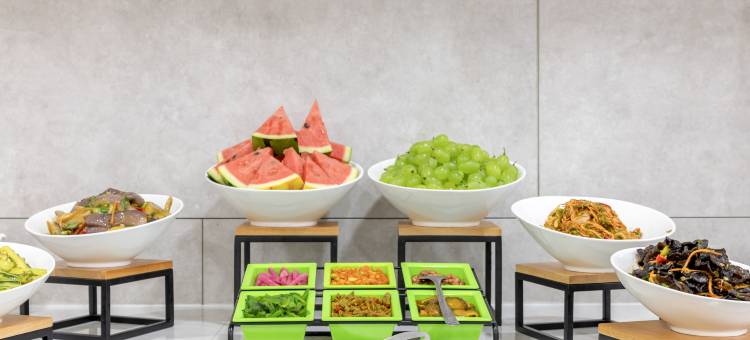 库尔勒天鹅河丽呈睿轩酒店图片