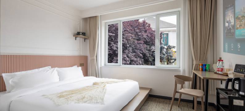 花筑·天幕云居民宿(八仙过海景区店)图片