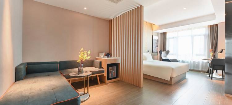 天津武清高铁站佛罗伦萨小镇亚朵酒店图片