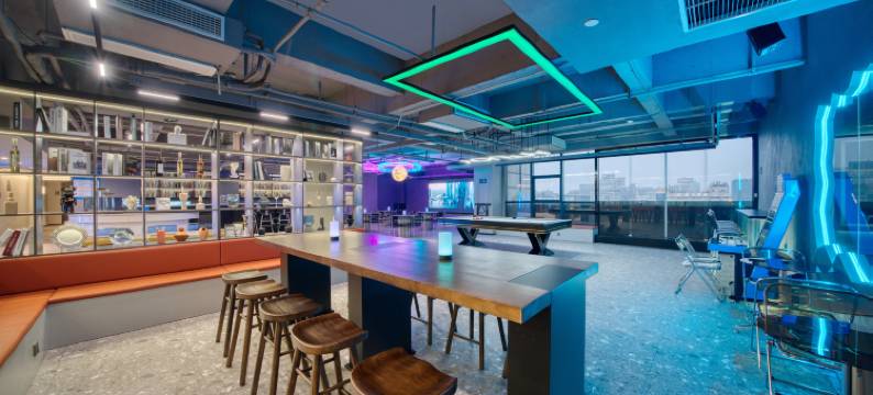 旅小二青年酒店(西湖湖滨定安路地铁站店)图片