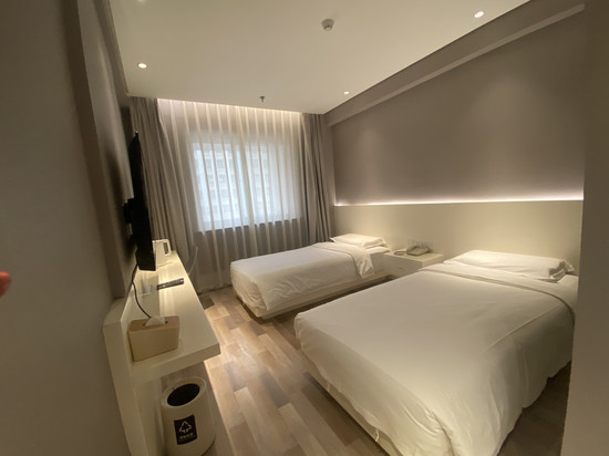 见唐酒店(西安高新创业咖啡街区店)