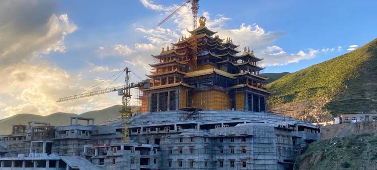 壤塘福旗大酒店(壤巴拉文化旅游景区店)图片