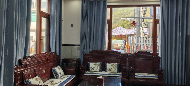 婺源石城赣东北古枫林酒店(石城红枫叶景区店)图片