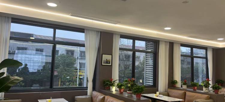 乐至春城酒店图片