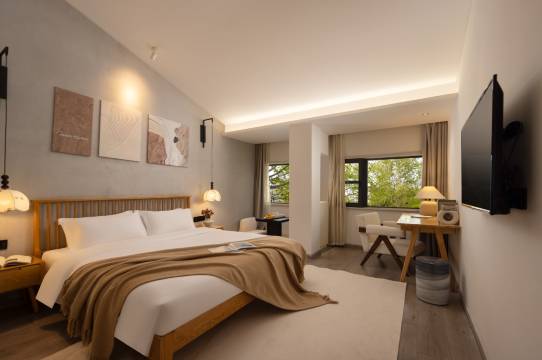 溪间堂艺术酒店(景德镇陶溪川步行街陶阳里景区店)图片