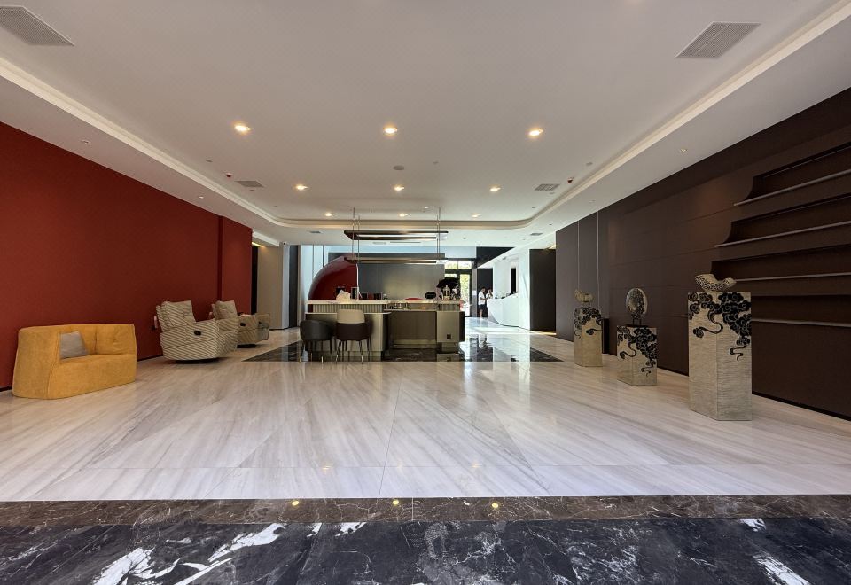 12+huayuan hotel Hotel Overview